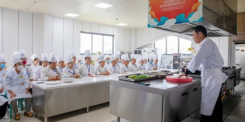 职业教育活动周|餐饮协会会长走进陕西新东方授课，带你感受中餐魅力课堂！