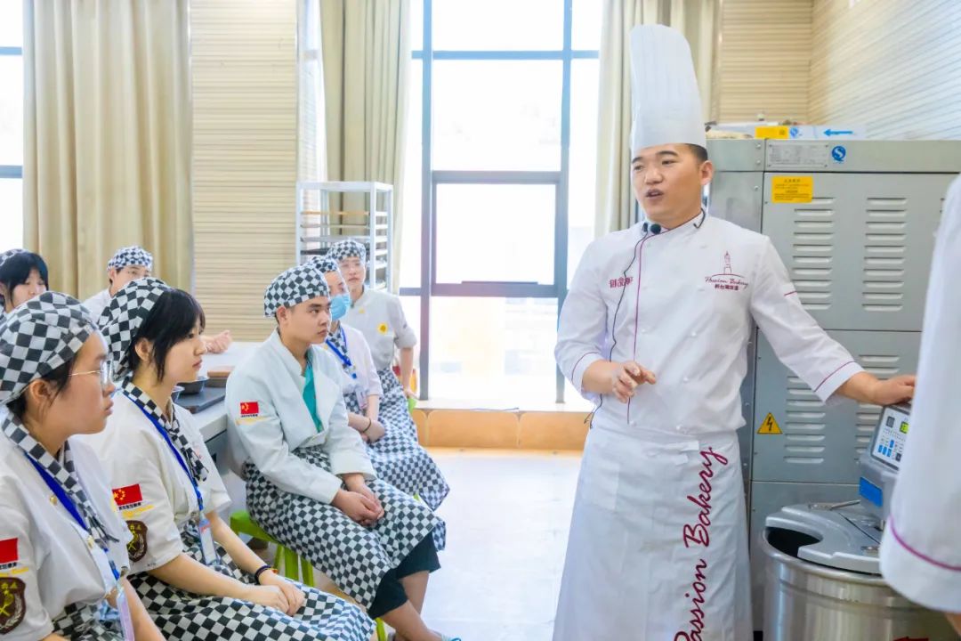 陕西振彰食品有限公司技术督导王二帅老师亲临我校授课