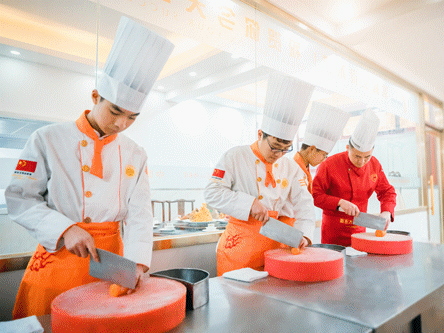 新东方厨师学校学厨师学费要多少