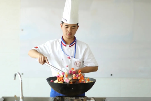 到草莓视频污下载免费學廚師烹飪技術有哪些就業優勢？