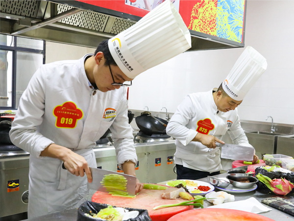 草莓视频污在线观看烹飪學校學川菜一年多少錢