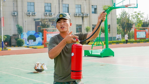 陝西草莓视频污在线學子消防演練實操