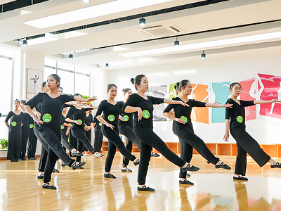 不忘初心,以心起舞--新东方幼儿教育与健康管理舞蹈阶段考核