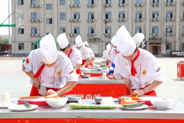 陝西草莓视频污下载网站烹飪學校新生刀工比賽精彩瞬間
