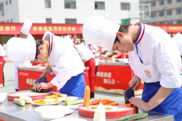 陝西草莓视频污在线观看烹飪學校新生刀工比賽精彩瞬間