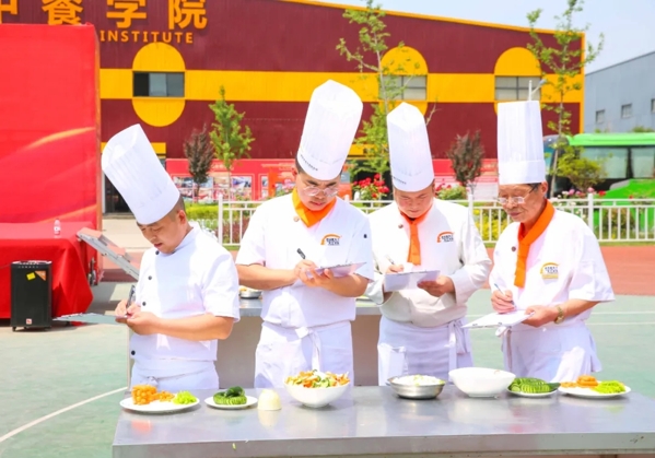 陝西草莓视频污在线烹飪學校新生刀工比賽精彩瞬間