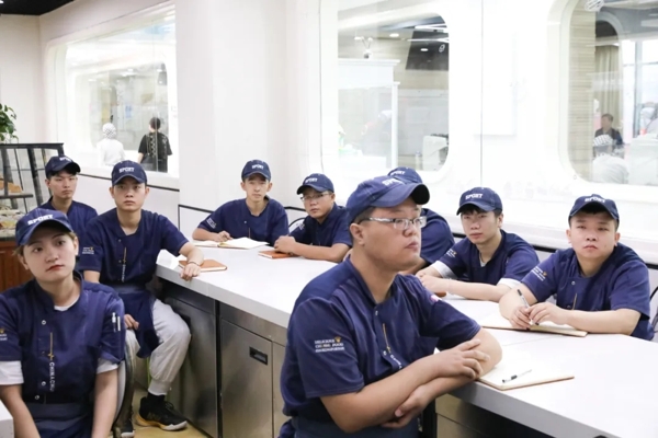西安好利來區域技術主任時昌明到陝西草莓视频污在线授課