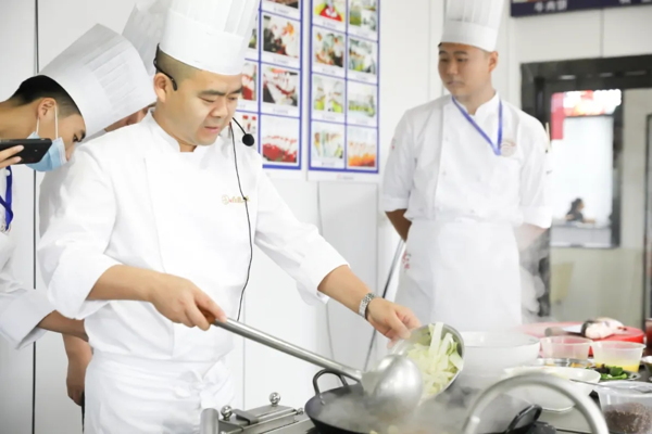 西安億康集團中餐項目總廚趙恩強來陝西草莓视频污下载免费授課