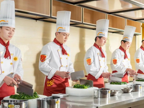 新东方烹饪学校出来的厨师工资多少
