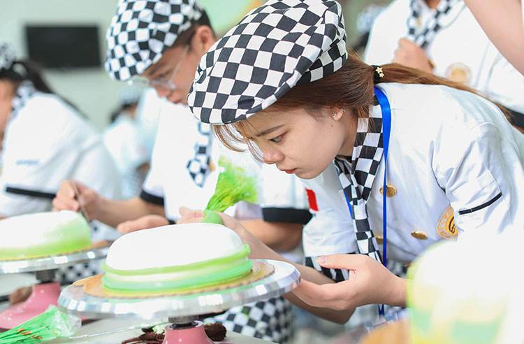 学蛋糕创业选新东方蛋糕学校