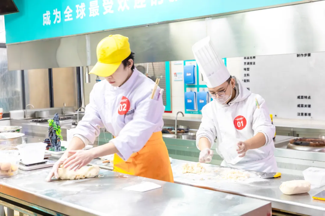 【技能照亮前程・厨艺铸就梦想】2025 西安新东方《雀巢杯》烹饪大赛火热开赛!
