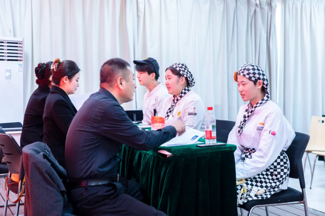 【技能照亮前程】甜蜜之约・职向未来 2025 年西安新东方秋季西点专业招聘会圆满举行!