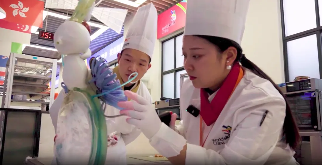 中考300分不要怕!他选对赛道,19岁拿下全国大赛奖牌