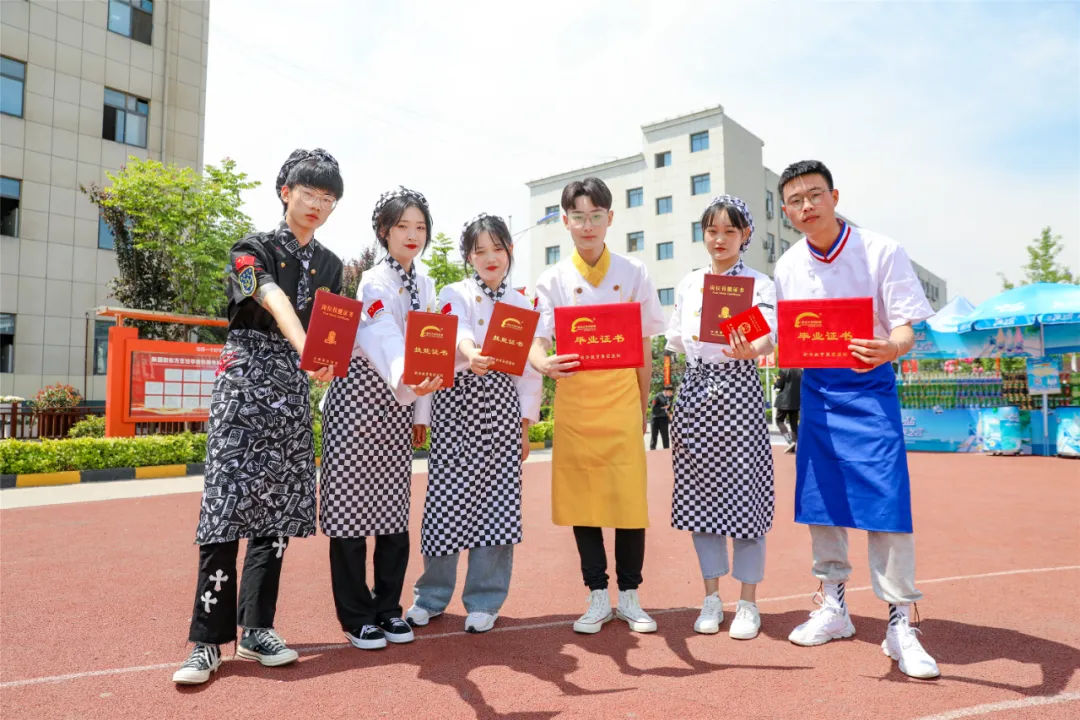 中考300分不要怕!他选对赛道,19岁拿下全国大赛奖牌