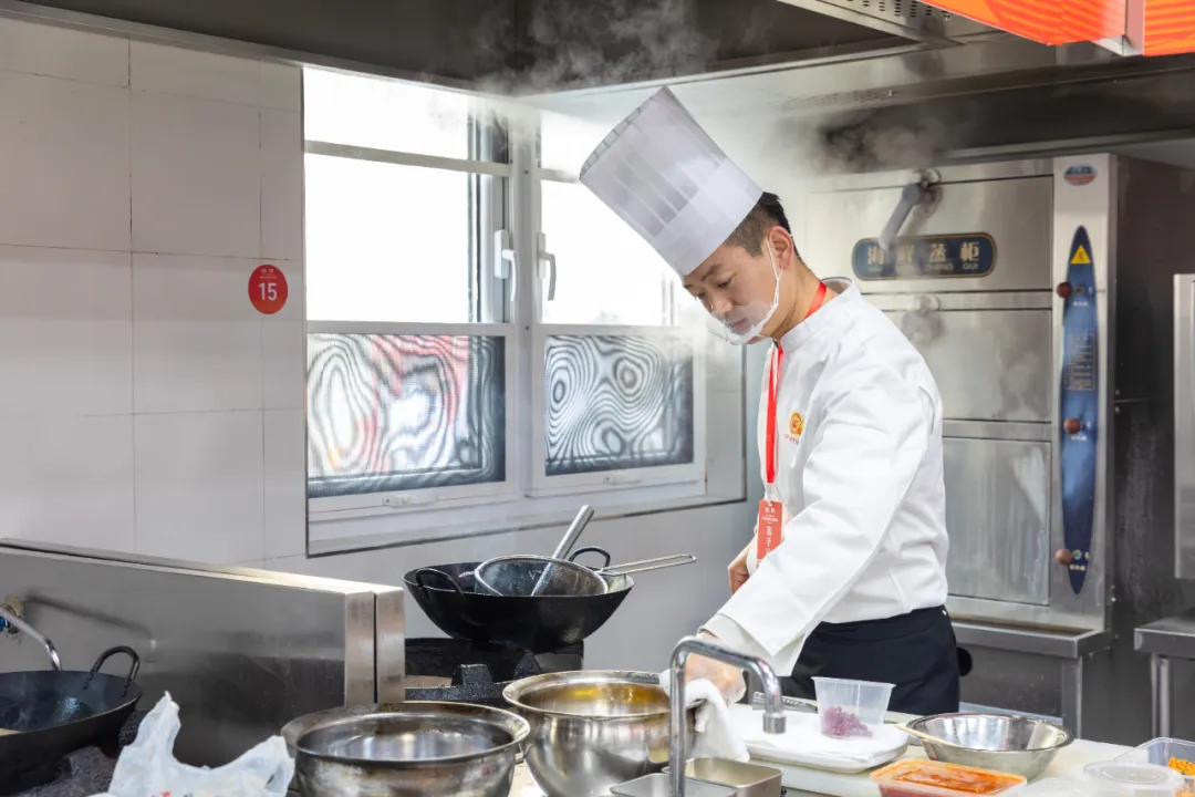 �ٹ�ʱ�̣������¶�����ʦ����ȫ������ն��1�ؽ�7��2����