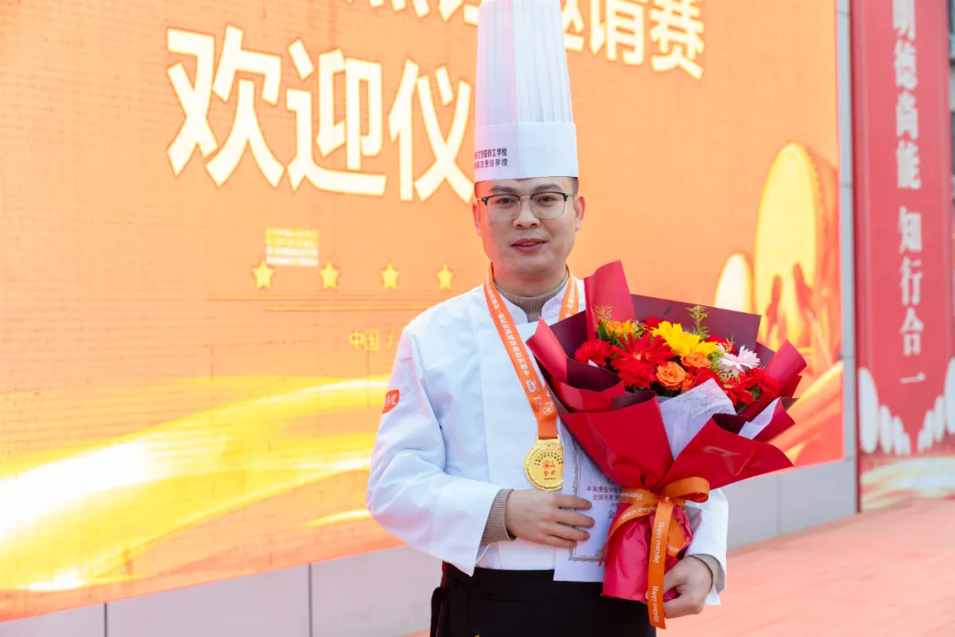 �ٹ�ʱ�̣������¶�����ʦ����ȫ������ն��1�ؽ�7��2����