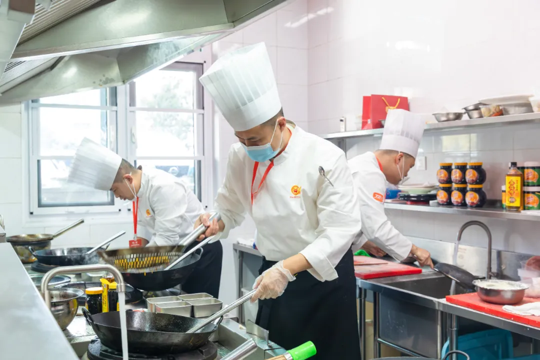 �ٹ�ʱ�̣������¶�����ʦ����ȫ������ն��1�ؽ�7��2����