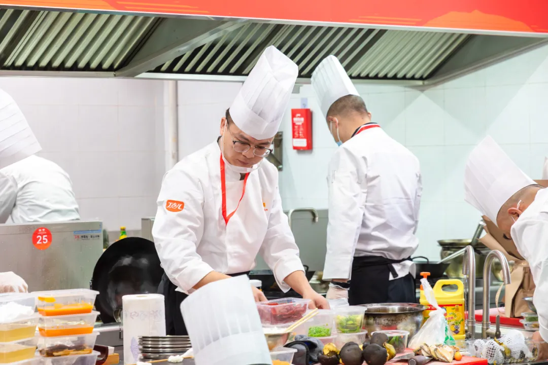 �ٹ�ʱ�̣������¶�����ʦ����ȫ������ն��1�ؽ�7��2����