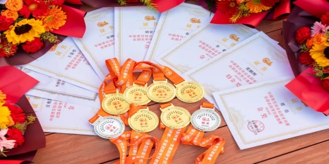 �ٹ�ʱ�̣������¶�����ʦ����ȫ������ն��1�ؽ�7��2����