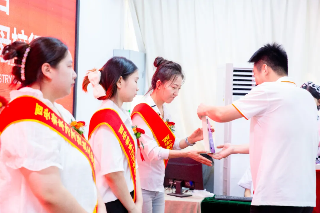 ��У԰������֮�⣬�ɳ��޽�����������¶�������һ��