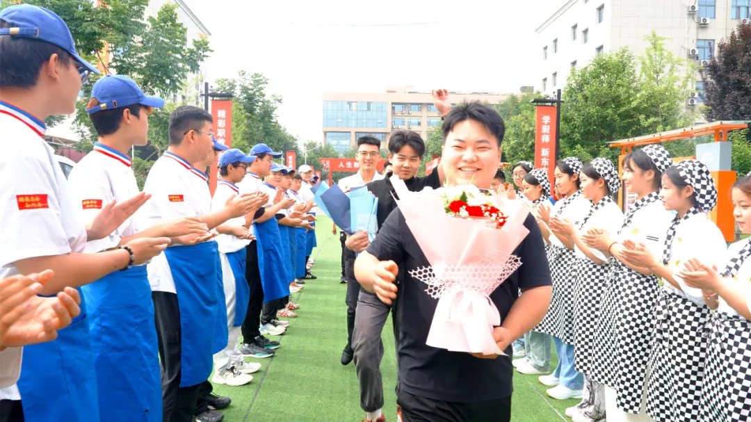 ��У԰������֮�⣬�ɳ��޽�����������¶�������һ��