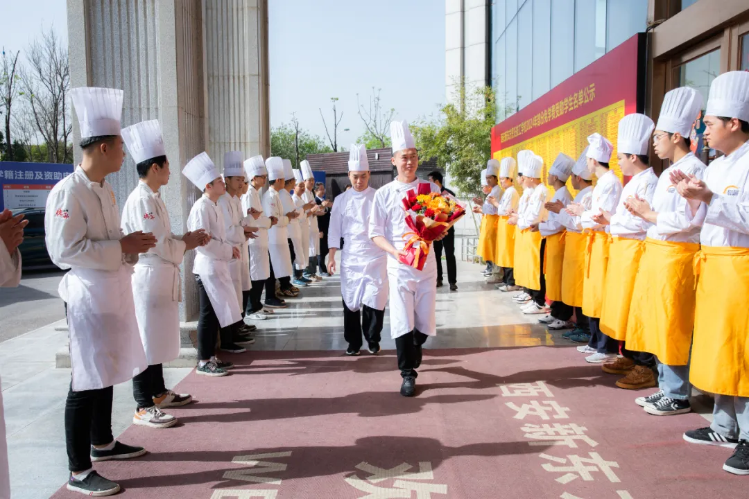 ��У԰������֮�⣬�ɳ��޽�����������¶�������һ��