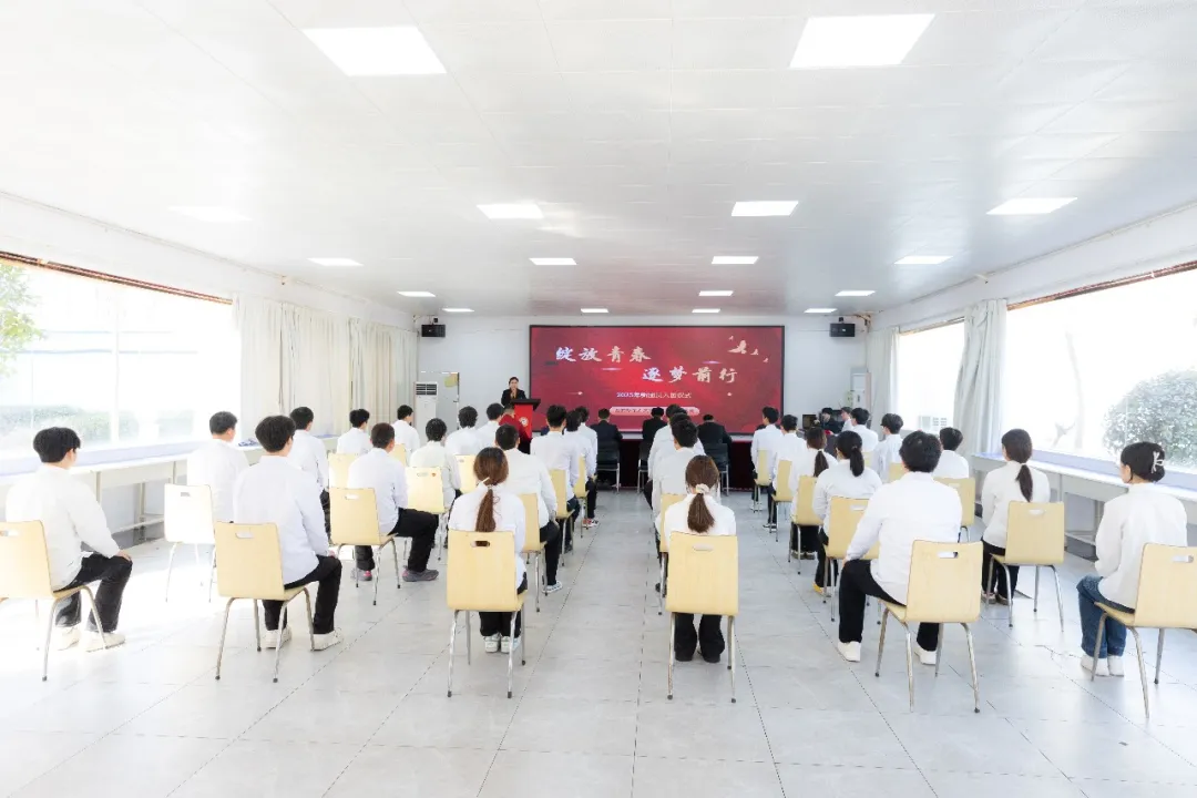 ��У԰������֮�⣬�ɳ��޽�����������¶�������һ��