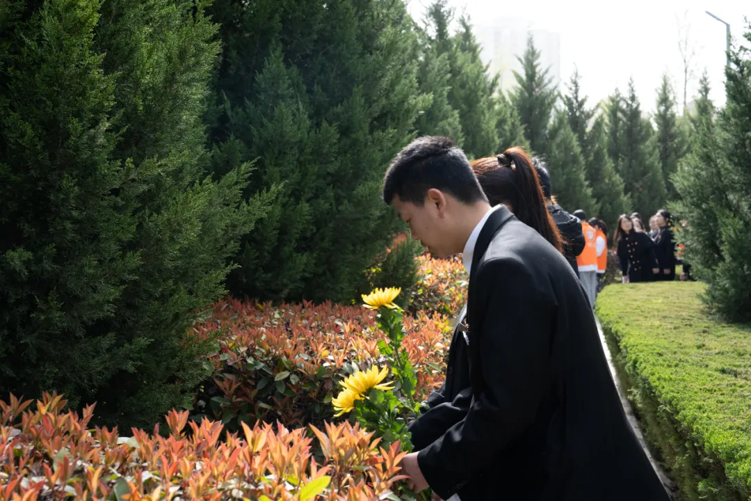 ��У԰������֮�⣬�ɳ��޽�����������¶�������һ��