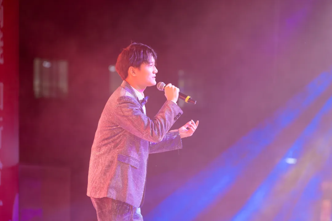 ��У԰������֮�⣬�ɳ��޽�����������¶�������һ��