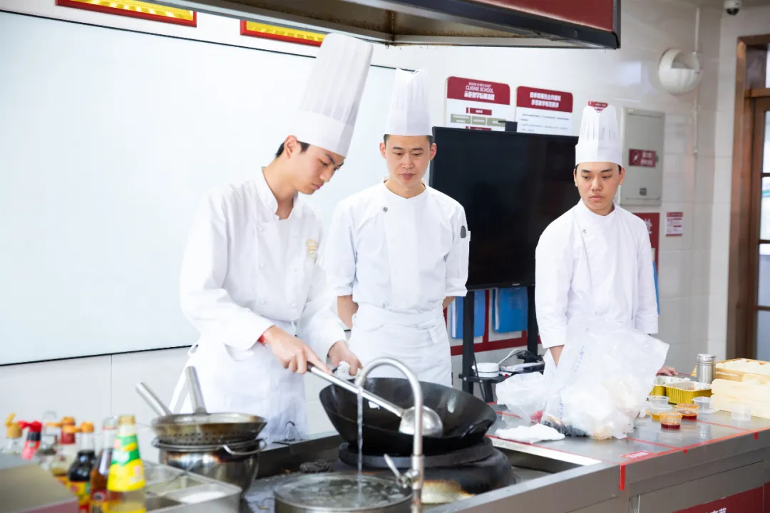 ��У԰������֮�⣬�ɳ��޽�����������¶�������һ��