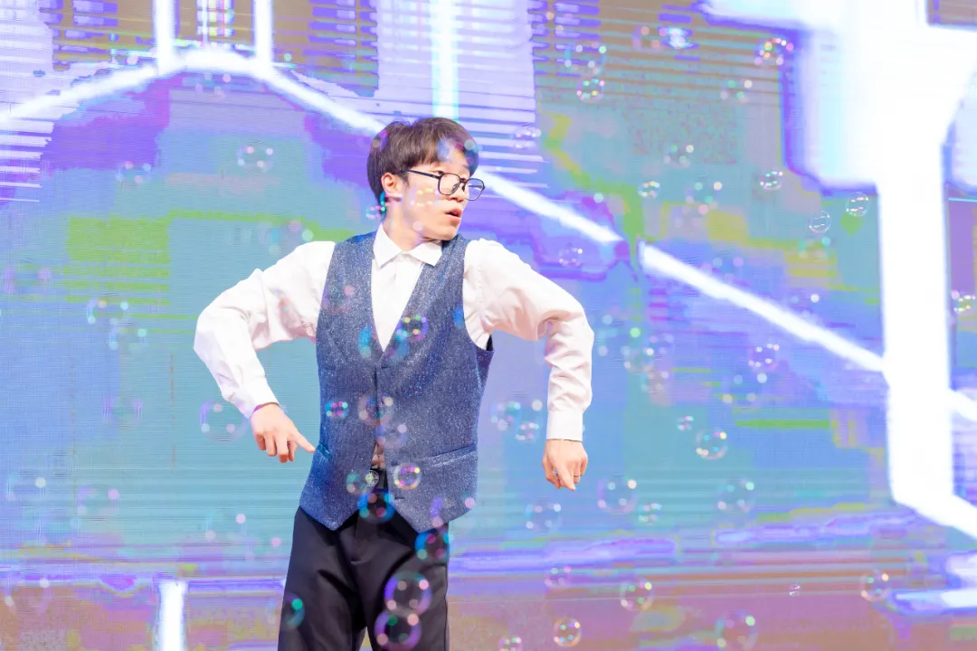 ��У԰������֮�⣬�ɳ��޽�����������¶�������һ��