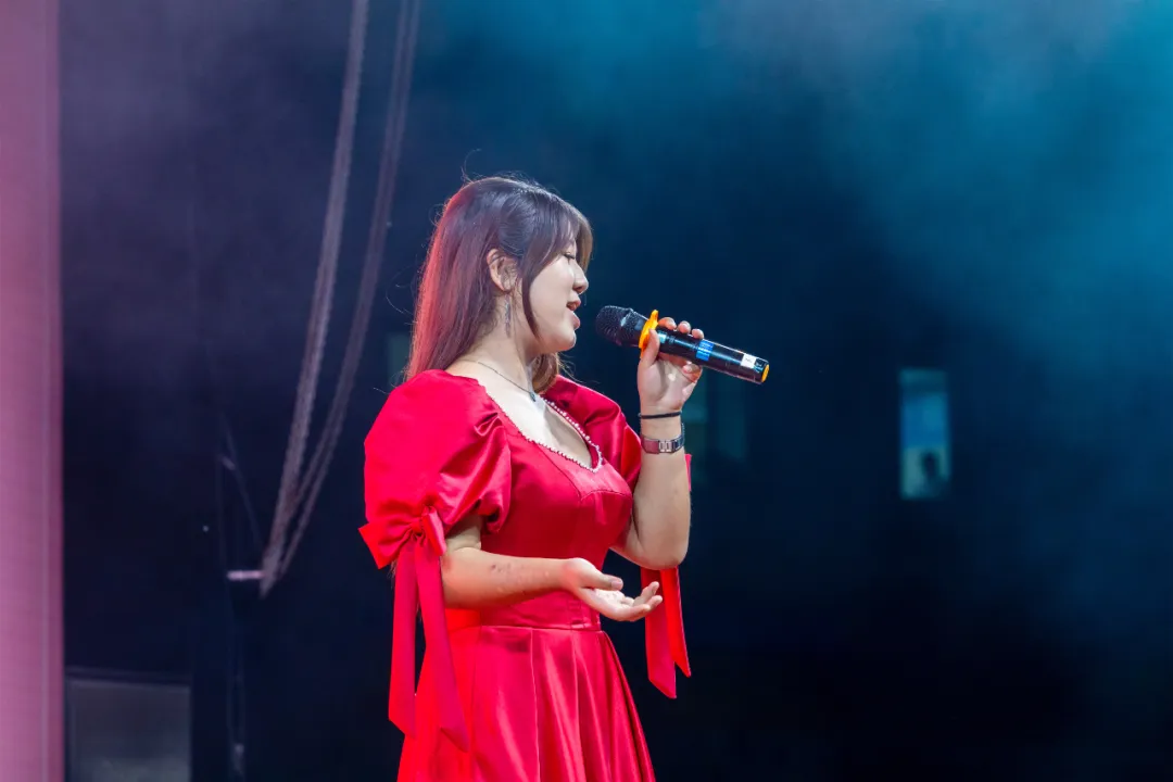 ��У԰������֮�⣬�ɳ��޽�����������¶�������һ��