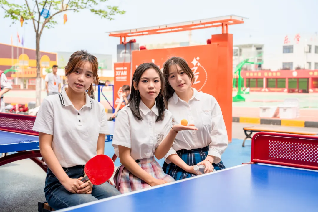 ��У԰������֮�⣬�ɳ��޽�����������¶�������һ��