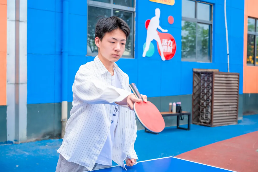 ��У԰������֮�⣬�ɳ��޽�����������¶�������һ��