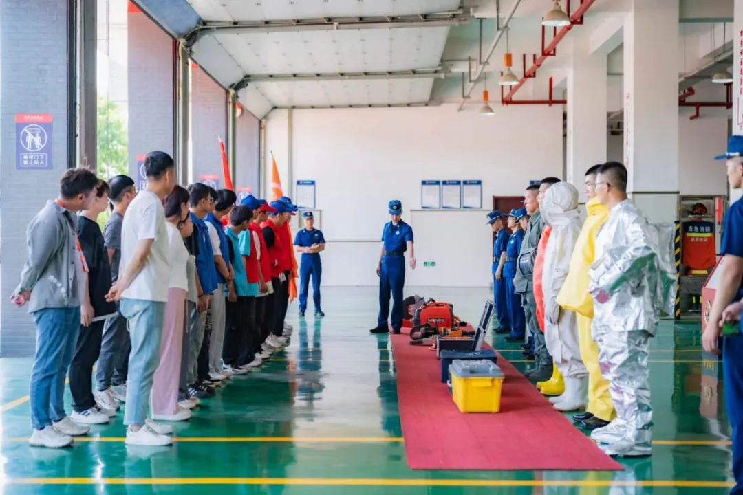 ��У԰������֮�⣬�ɳ��޽�����������¶�������һ��