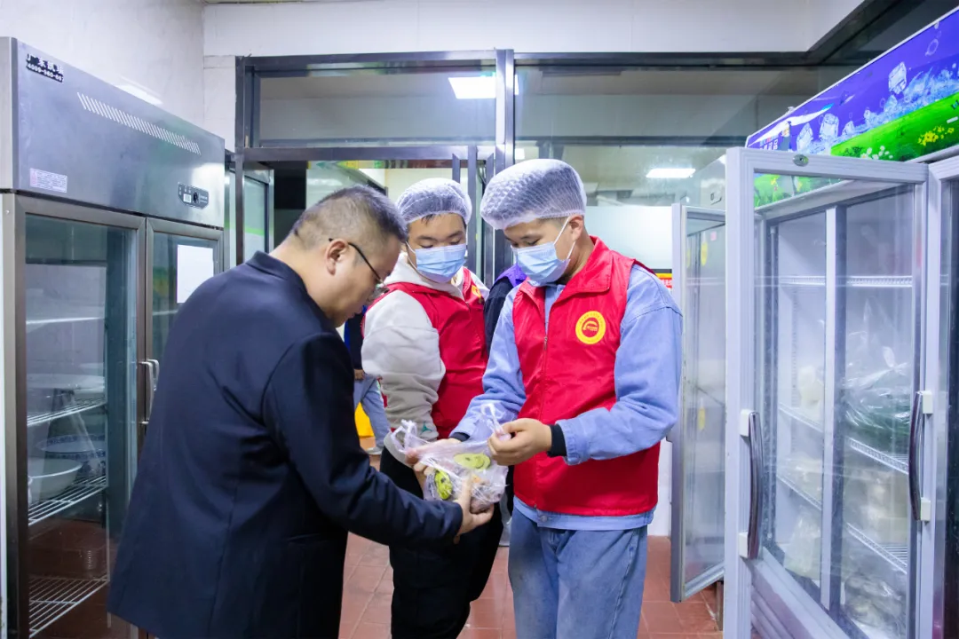 ��У԰������֮�⣬�ɳ��޽�����������¶�������һ��