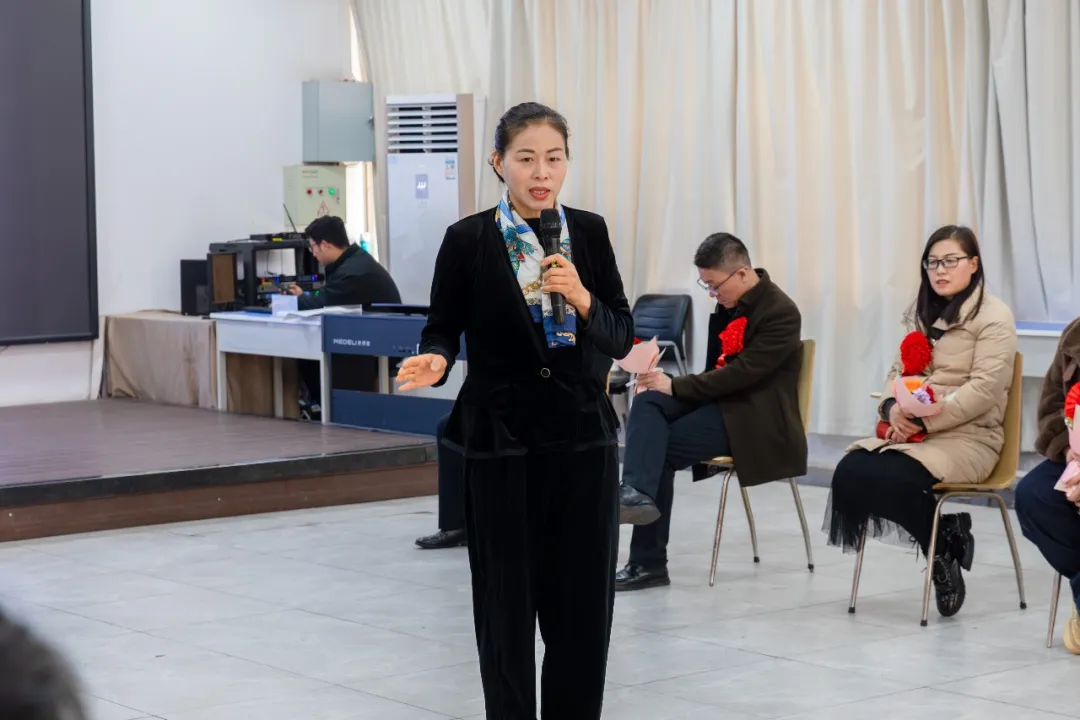 ��У԰������֮�⣬�ɳ��޽�����������¶�������һ��