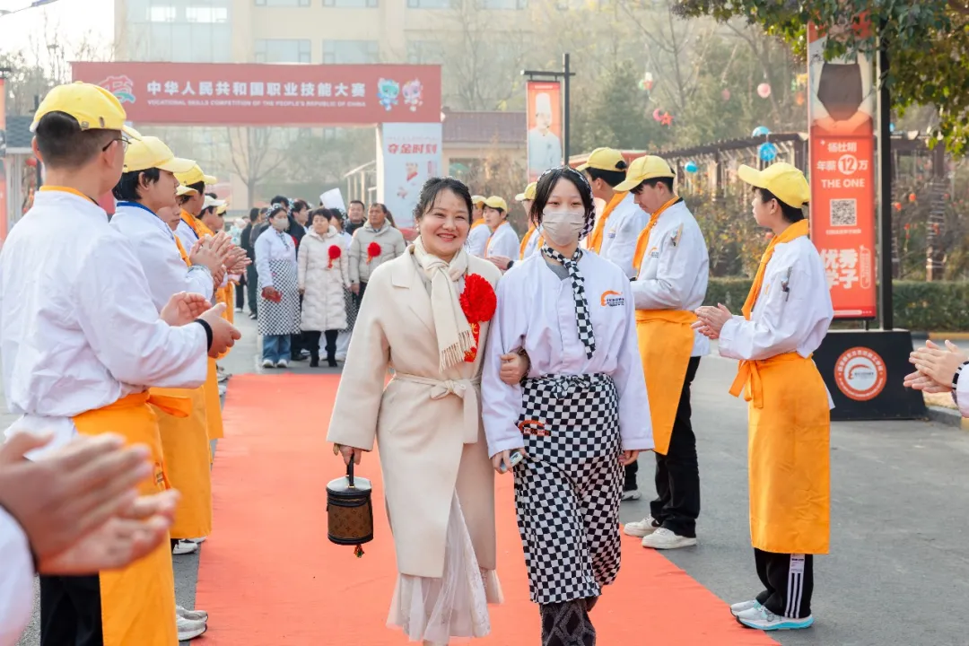 ��У԰������֮�⣬�ɳ��޽�����������¶�������һ��