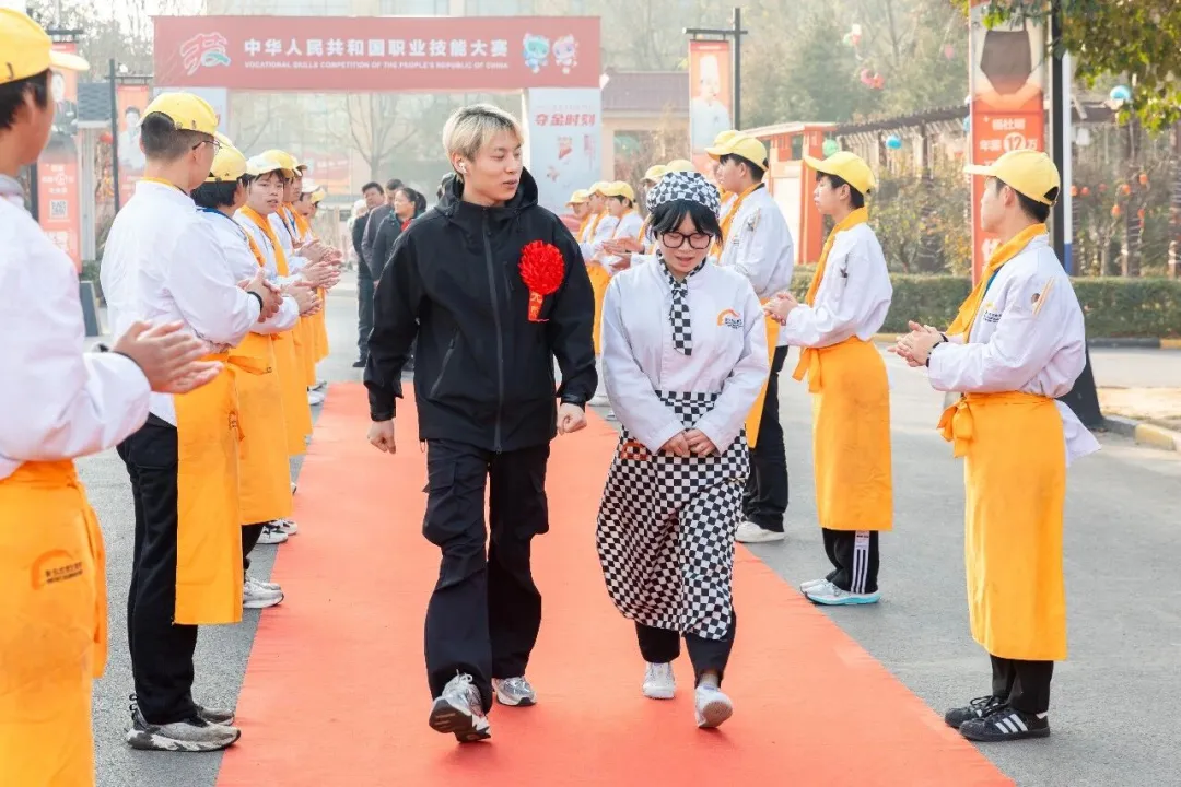 ��У԰������֮�⣬�ɳ��޽�����������¶�������һ��