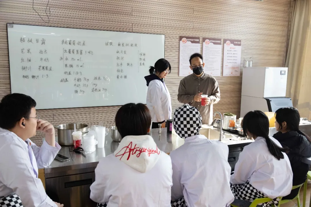 ����ѧ ����Ȧ�� ���ܣ������¶���Ԫ�������ѧӪ���1����1��1�տ�Ӫ