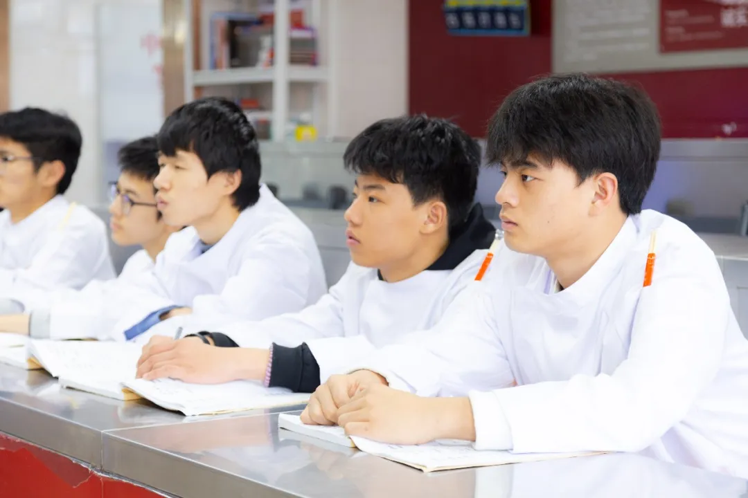 ����ѧ ����Ȧ�� ���ܣ������¶���Ԫ�������ѧӪ���1����1��1�տ�Ӫ