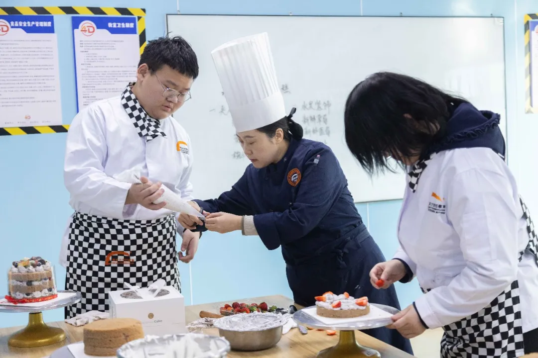 ����ѧ ����Ȧ�� ���ܣ������¶���Ԫ�������ѧӪ���1����1��1�տ�Ӫ