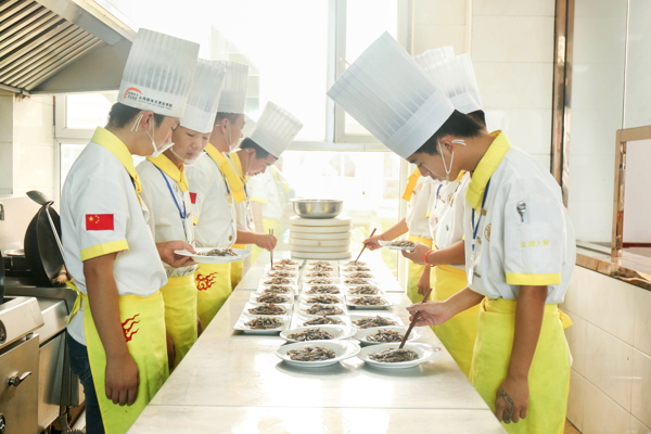 新东方烹饪学校学厨师一年学费多少