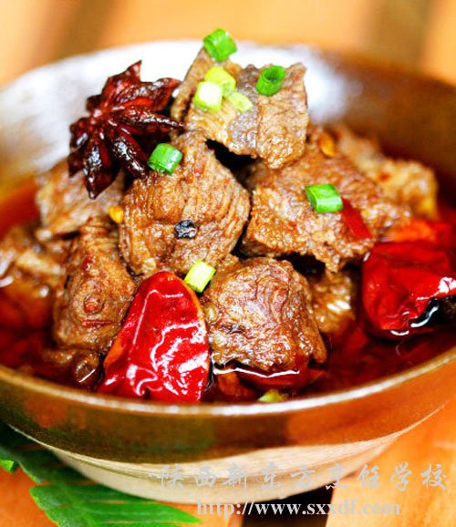 陕西新东方烹饪学校教你制作红烧牛肉_中国新