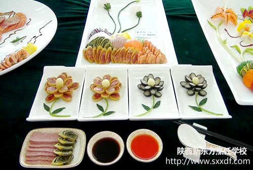 陕西厨师培训学校冷拼作品——相偎相依