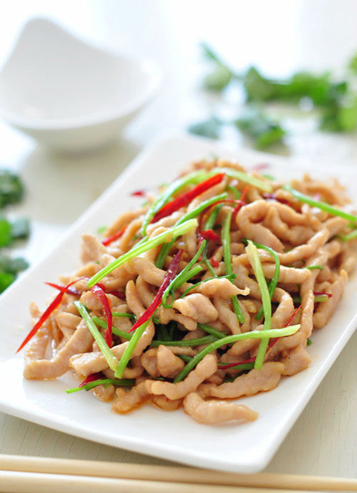 陕西新东方教你:香菜爆肉丝的做法_陕西西安新