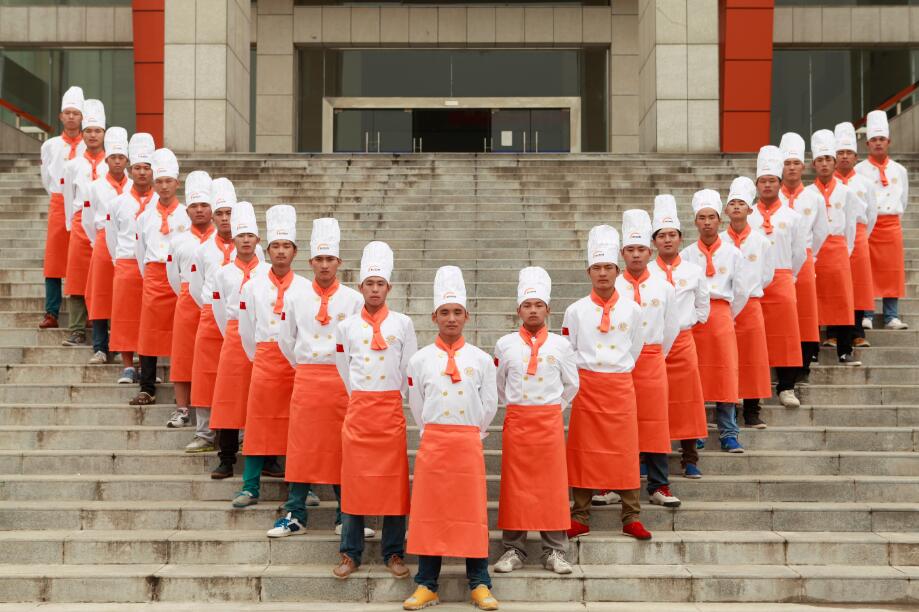 想学厨师必须去学校学么_厨师短期培训班哪里有_陕西新东方学厨师