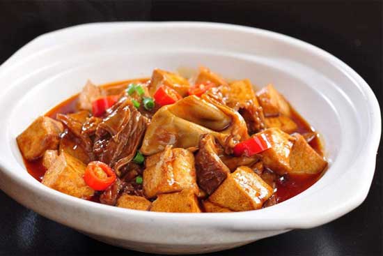 陕西新东方烹饪学校——家常菜肥肠烧豆腐