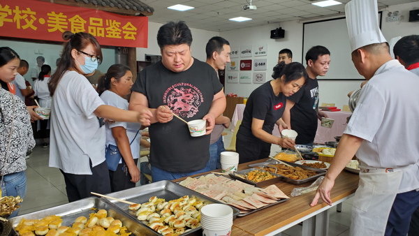 学小吃-陕西新东方烹饪学校美食品鉴会