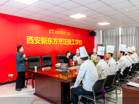 У�������پ�ҵ �����У��Ӣ�š������¶�����⿼���ѧУ��չ�в�רҵר����ҵ���������Ի�